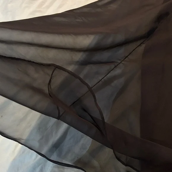 Chic Black Maxi Skirt - Picture 4 of 6